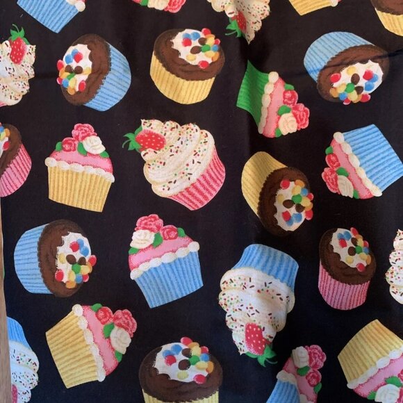 Cupcake Cake Icing Candy Black Cotton Fabric 4 Yards Material - Picture 1 of 1